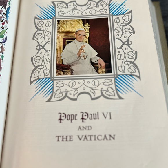 Vintage ‘74-‘75, 1970 Copyright New American Bible Catholic Heirloom Edition. - Picture 14 of 16